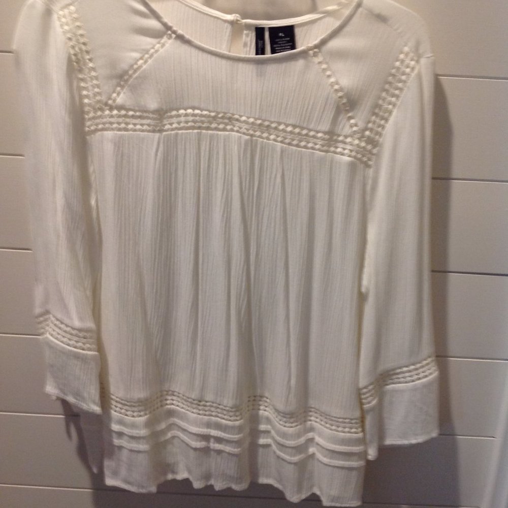 New Directions Cream Colored LP Blouse